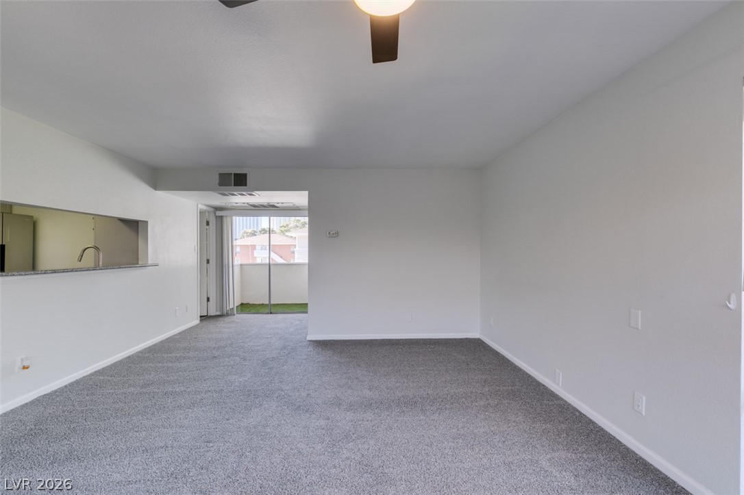 Photo 13 of 41, 714 Oakmont Avenue #1104
