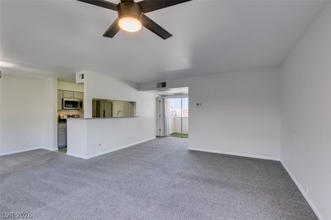 Photo 14 of 41, 714 Oakmont Avenue #1104