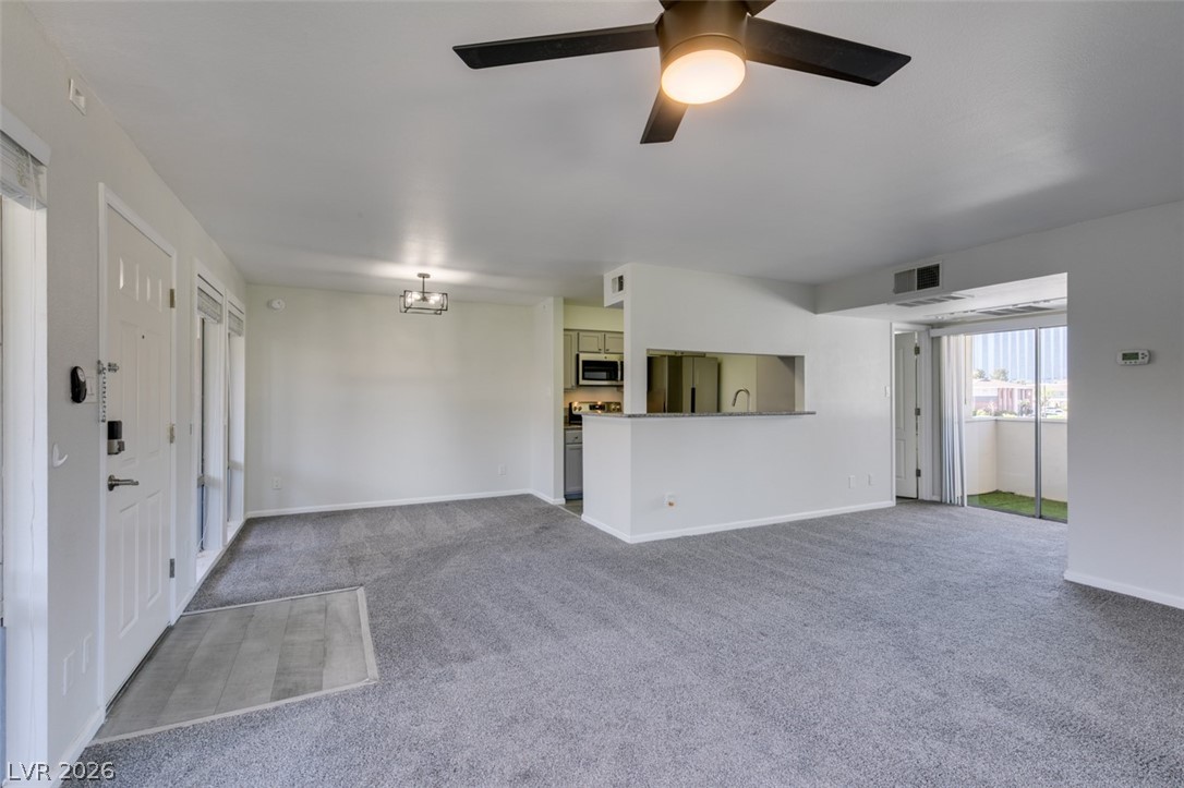 Photo 15 of 41, 714 Oakmont Avenue #1104
