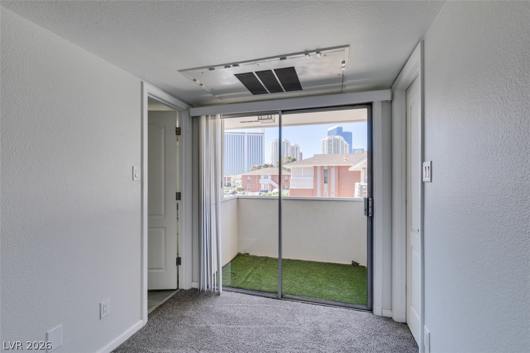 Photo 18 of 41, 714 Oakmont Avenue #1104