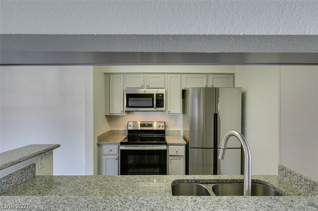 Photo 31 of 41, 714 Oakmont Avenue #1104