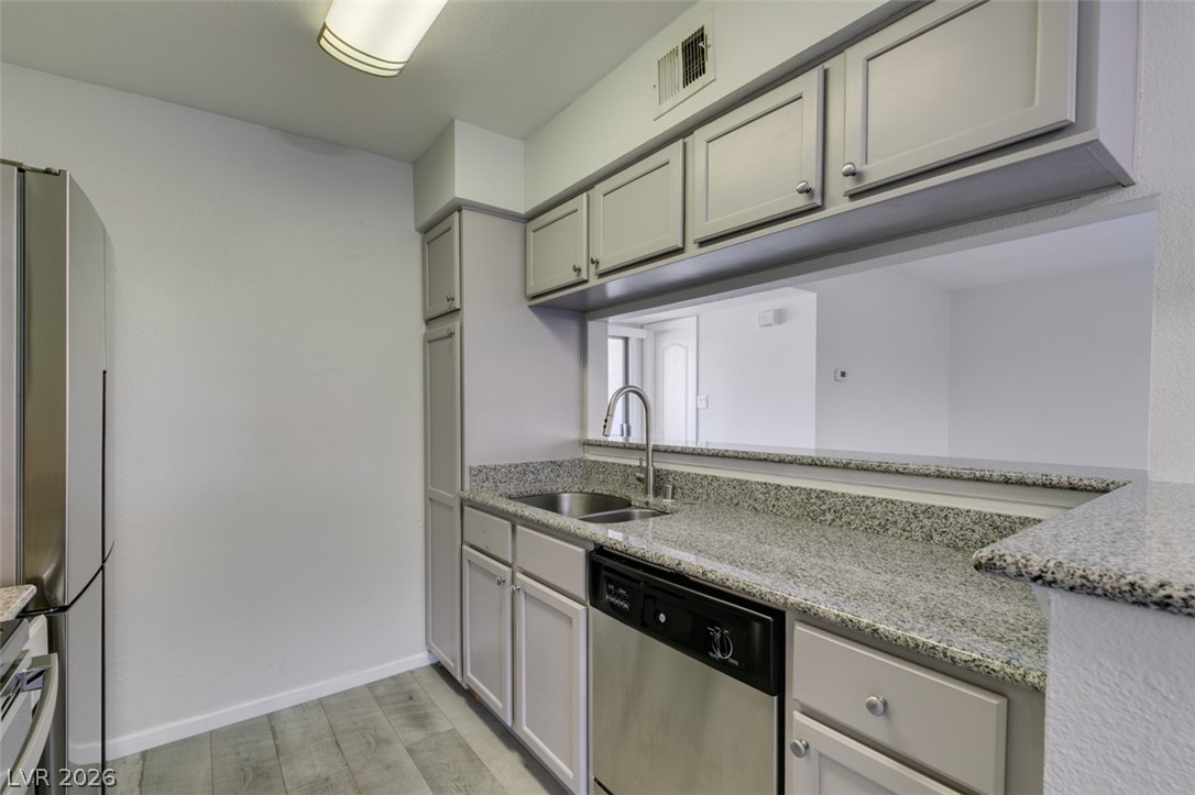 Photo 32 of 41, 714 Oakmont Avenue #1104