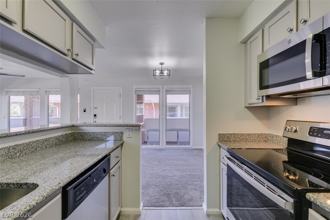 Photo 34 of 41, 714 Oakmont Avenue #1104