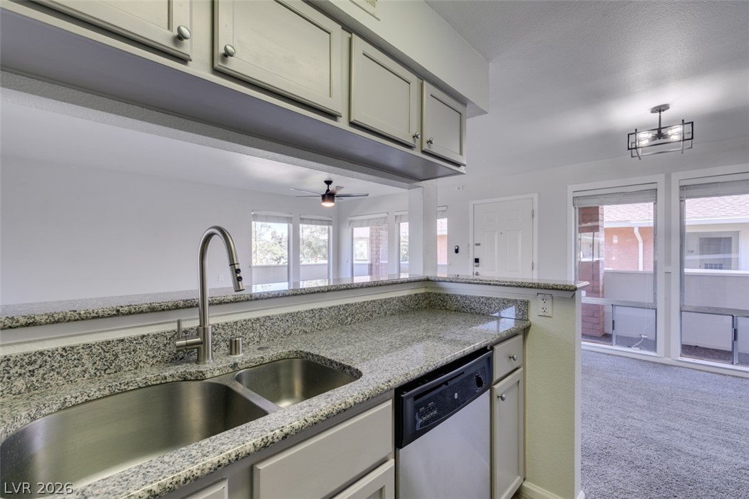 Photo 35 of 41, 714 Oakmont Avenue #1104