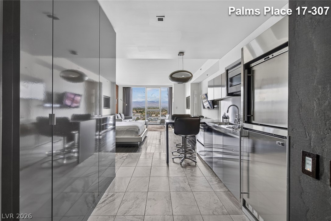 Photo 7 of 47, 4381 W Flamingo Road #1707