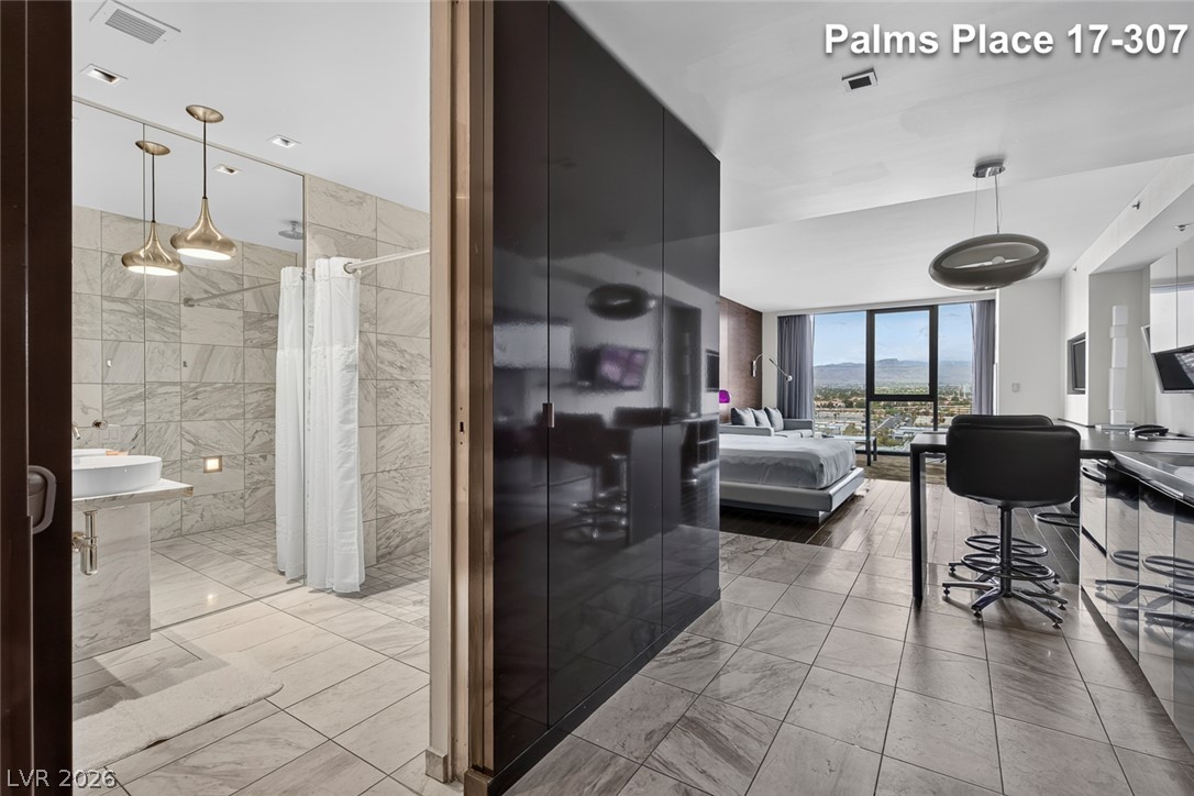 Photo 8 of 47, 4381 W Flamingo Road #1707