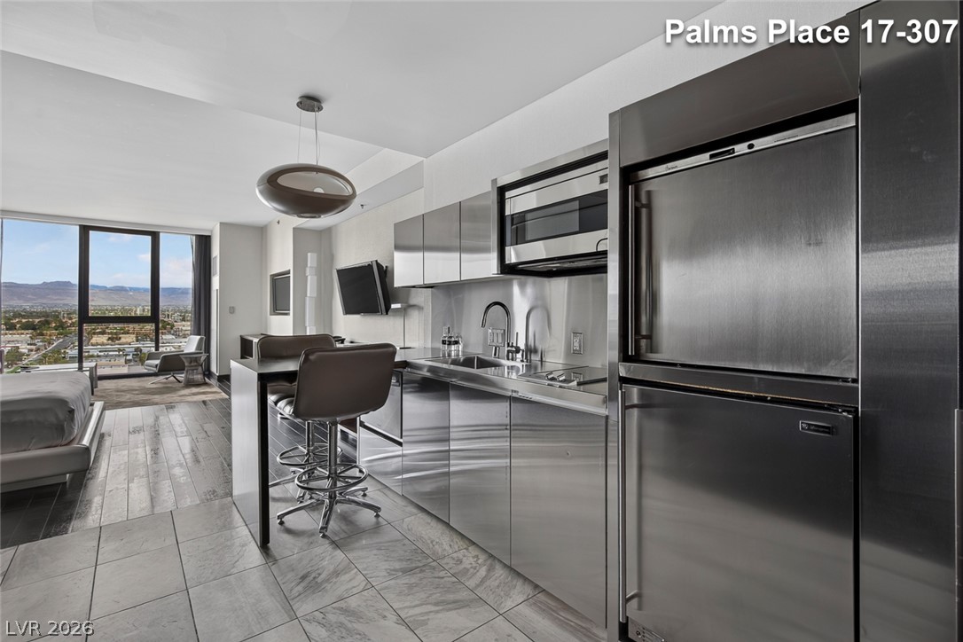 Photo 9 of 47, 4381 W Flamingo Road #1707