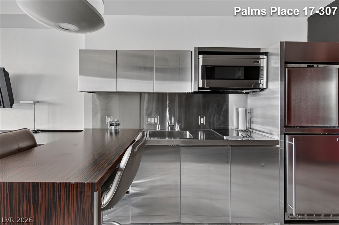 Photo 11 of 47, 4381 W Flamingo Road #1707