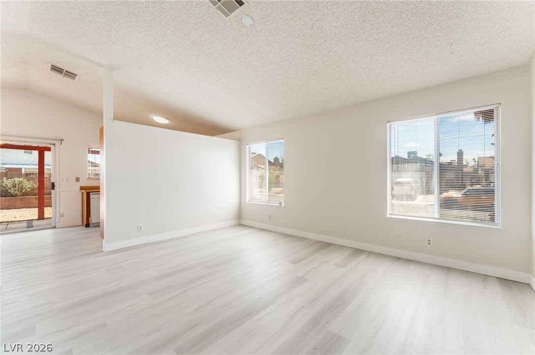 Photo 5 of 1909 Plumas Court