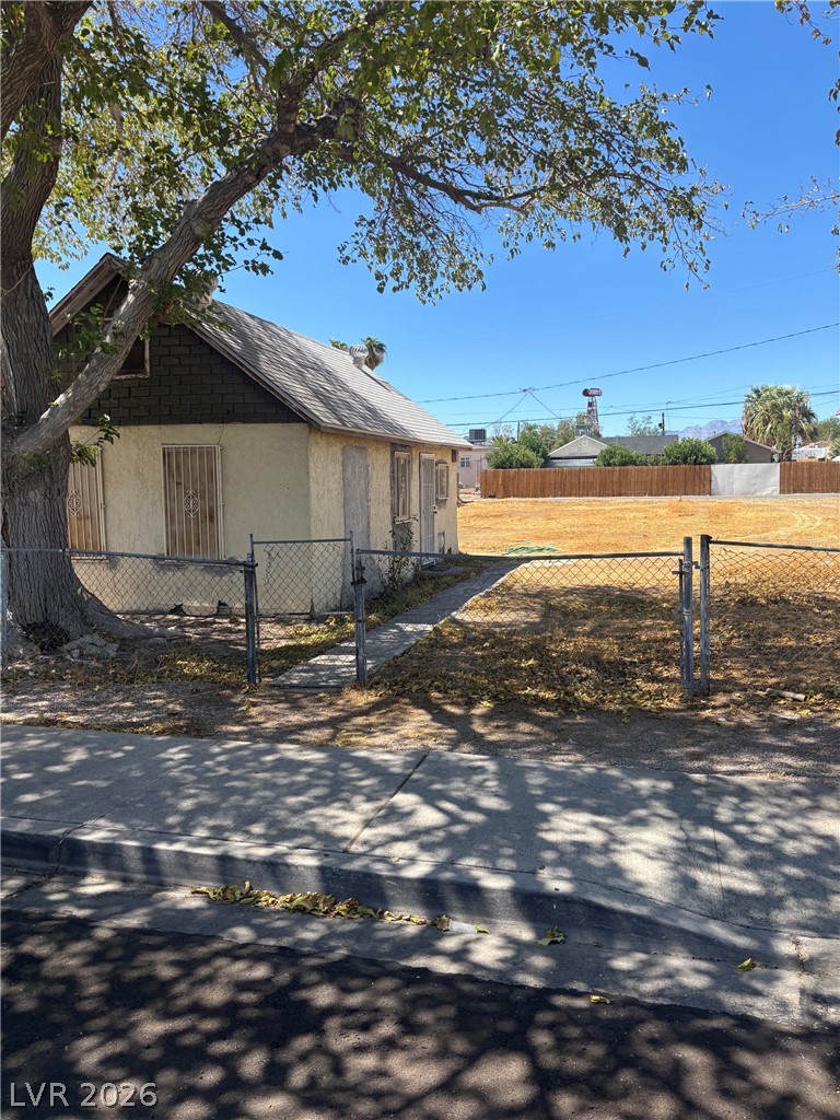 Photo 2 of 1821 Hoover Street