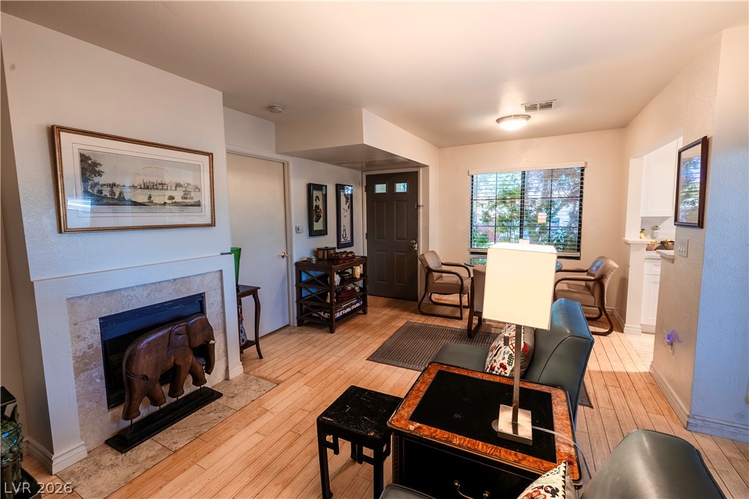 Photo 6 of 30, 4847 S Torrey Pines Drive #102
