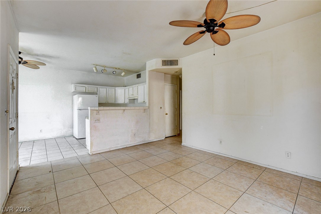 Photo 7 of 32, 2110 Los Feliz Street #1023