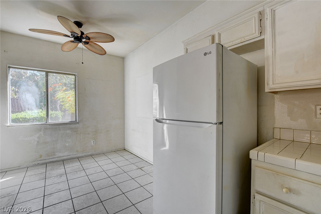 Photo 15 of 32, 2110 Los Feliz Street #1023
