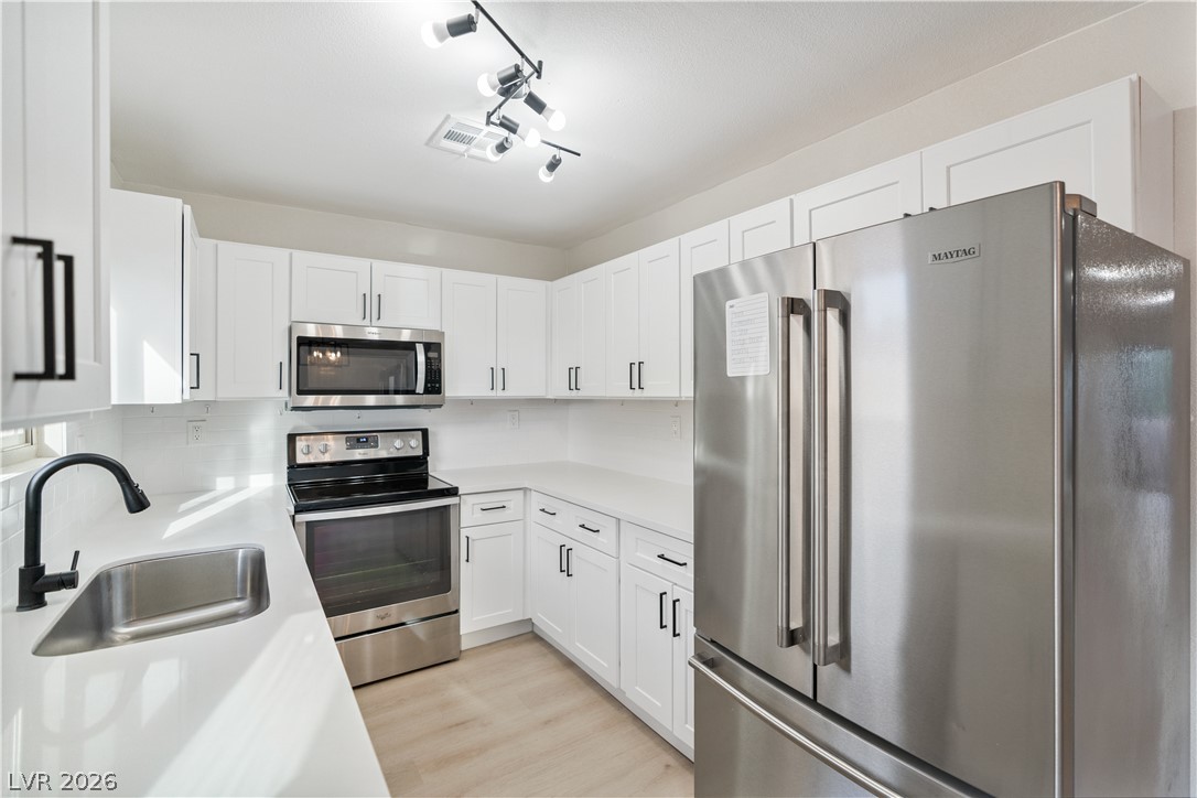 Photo 9 of 26, 3357 Narod Street