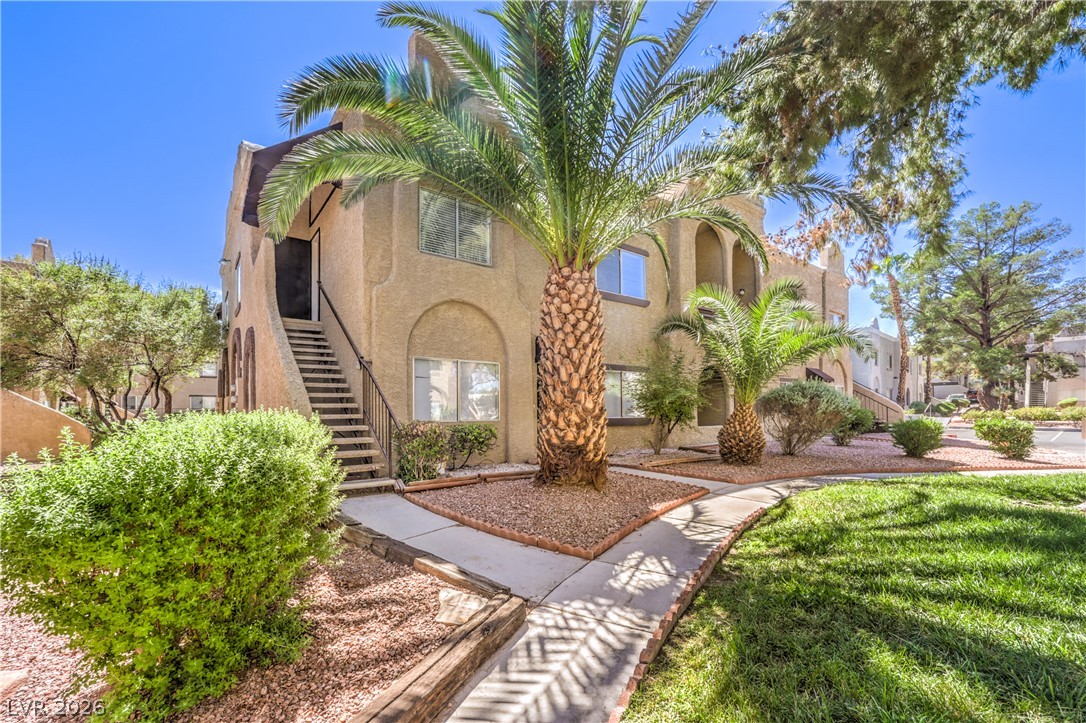 5181 Pioneer Avenue #202, Las Vegas 89146