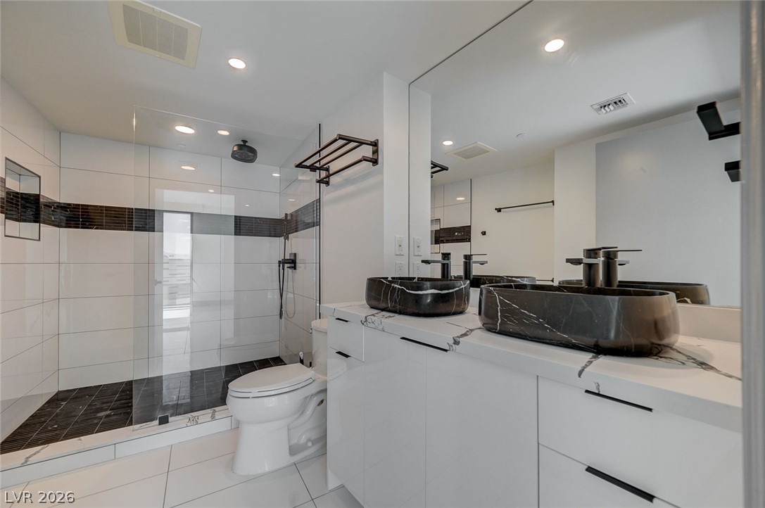 Photo 12 of 46, 222 Karen Avenue #2204