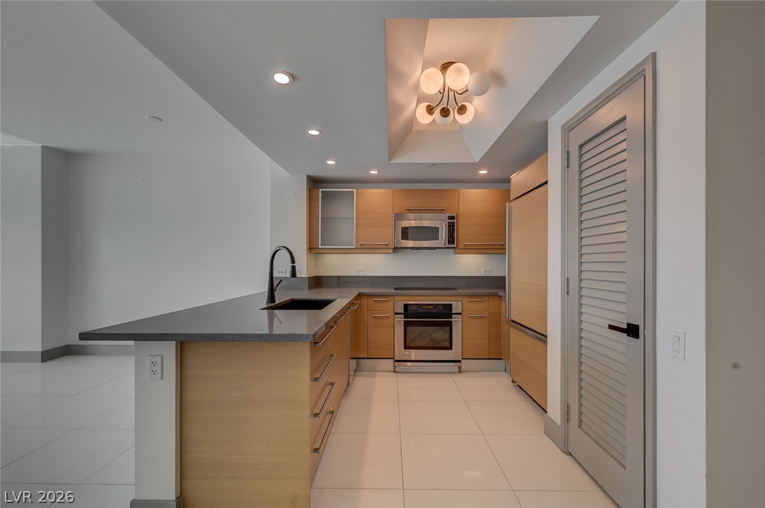 Photo 7 of 46, 222 Karen Avenue #2204