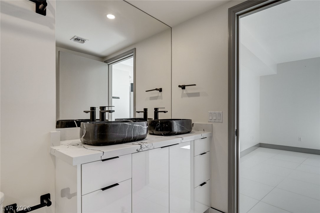 Photo 13 of 46, 222 Karen Avenue #2204
