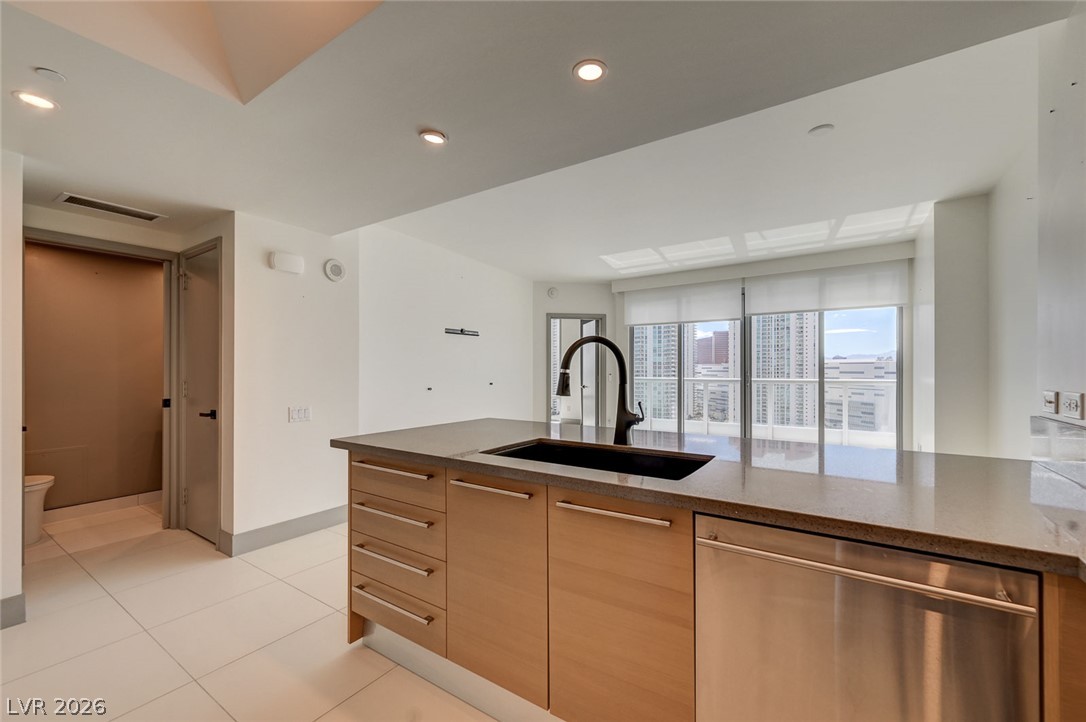 Photo 6 of 46, 222 Karen Avenue #2204