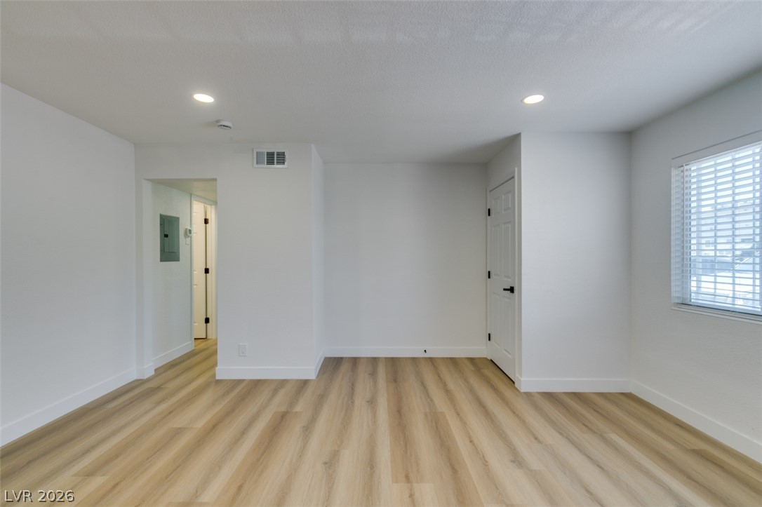 Photo 8 of 36, 3811 Daisy Street #35