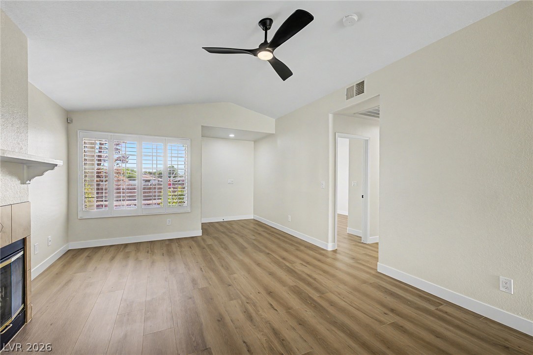 Photo 6 of 26, 5401 Bugle Way #105