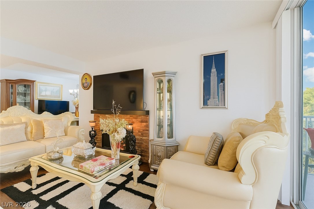 730 S Royal Crest Circle #414, Las Vegas 89169