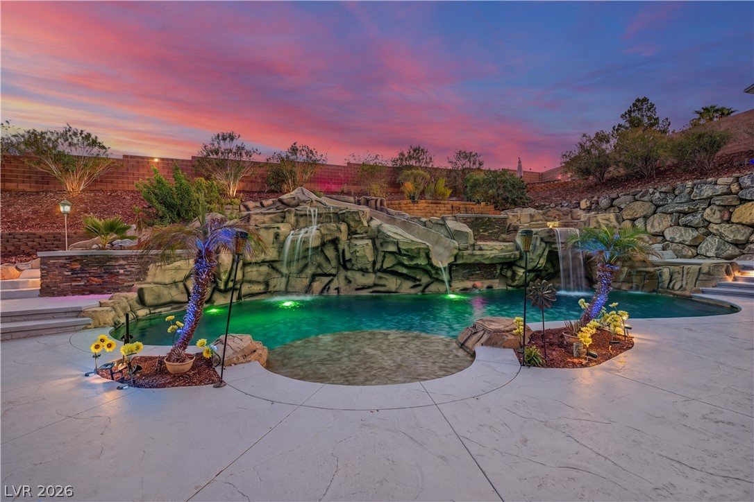 733 Smokey Mountain Avenue, Henderson 89012