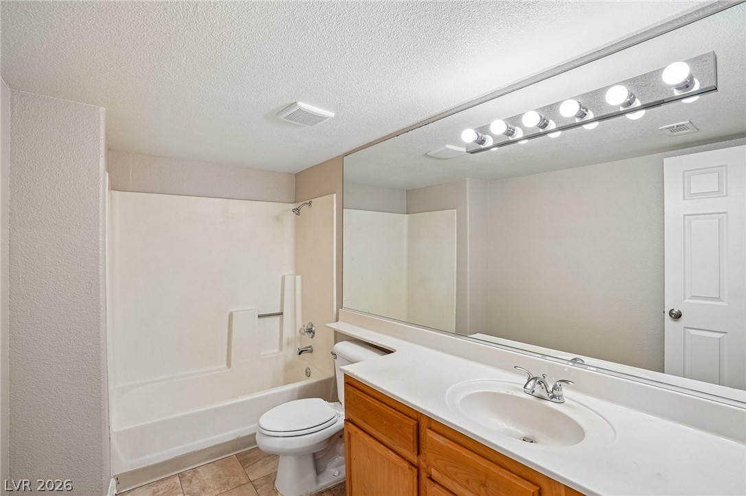 Photo 11 of 20, 2962 Juniper Hills Boulevard #201