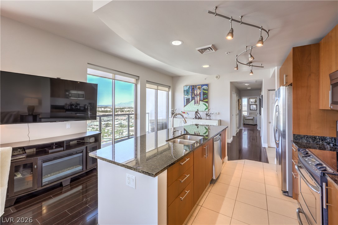 Photo 9 of 35, 200 W Sahara Avenue #1901