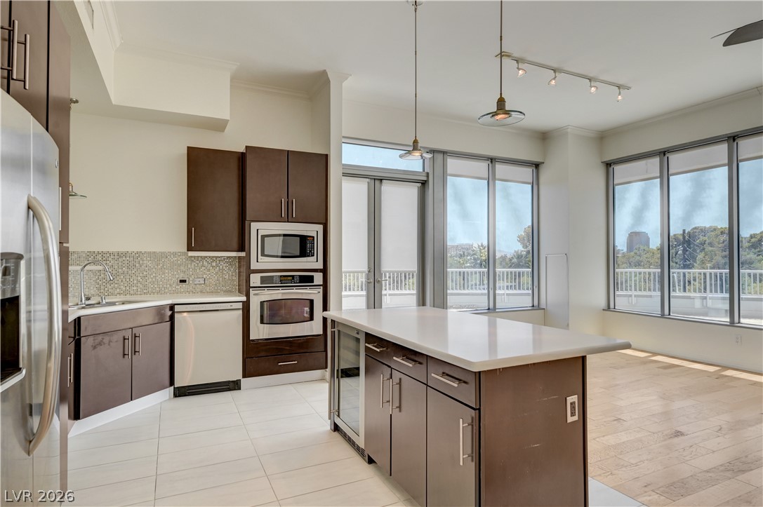 360 E Desert Inn Road #402, Las Vegas 89109