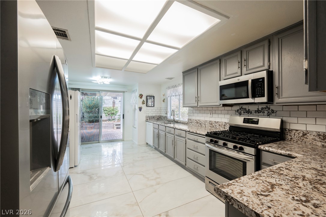 Photo 13 of 47, 3213 Oyster Bay Street