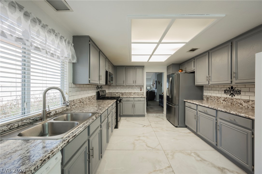 Photo 16 of 47, 3213 Oyster Bay Street
