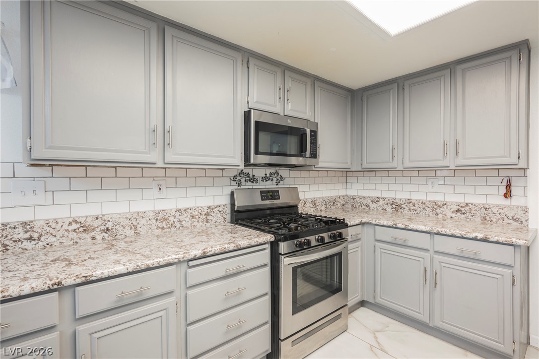 Photo 17 of 47, 3213 Oyster Bay Street