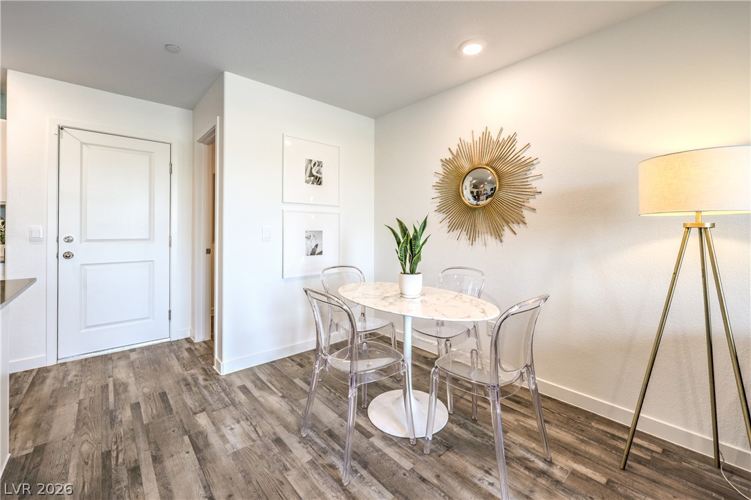 Photo 10 of 32, 919 Black Heron Street