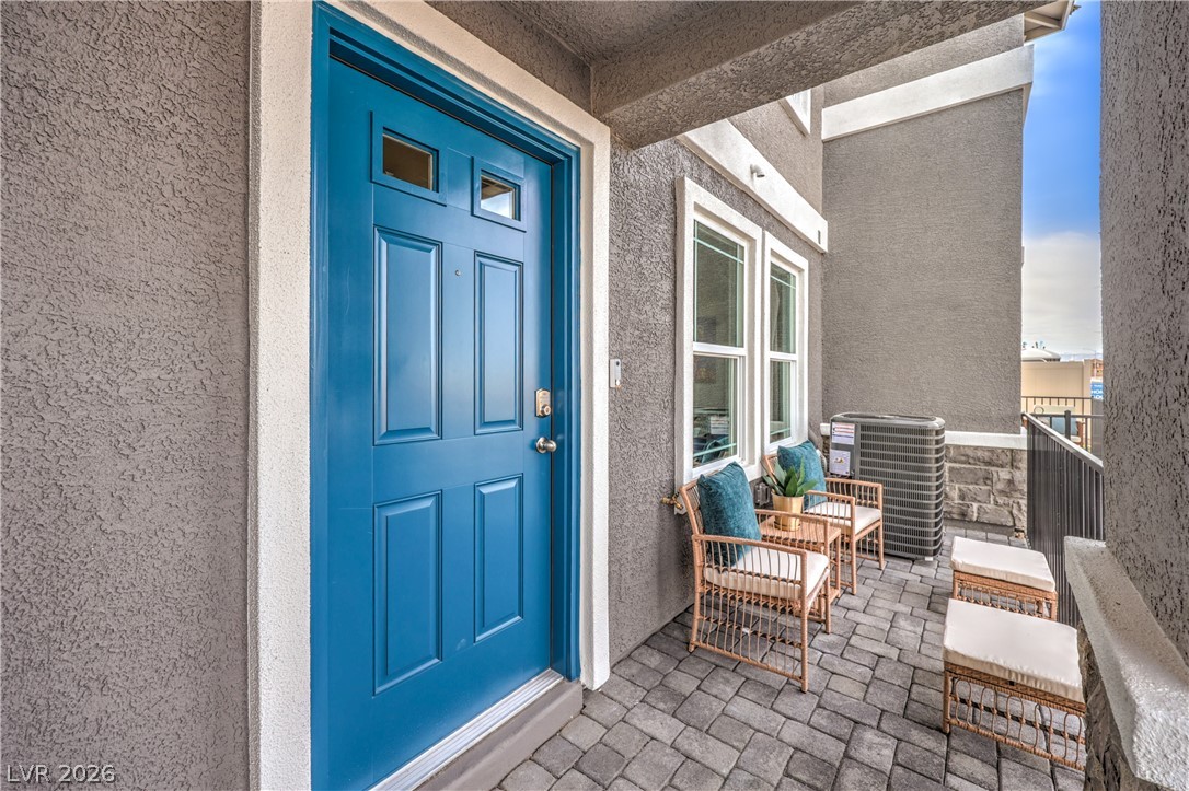 Photo 6 of 32, 919 Black Heron Street