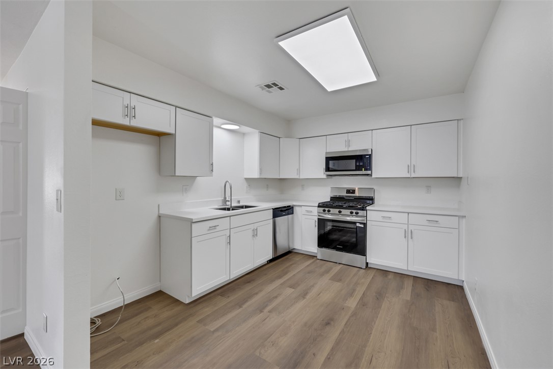 Photo 10 of 30, 2137 Petersham Court #C