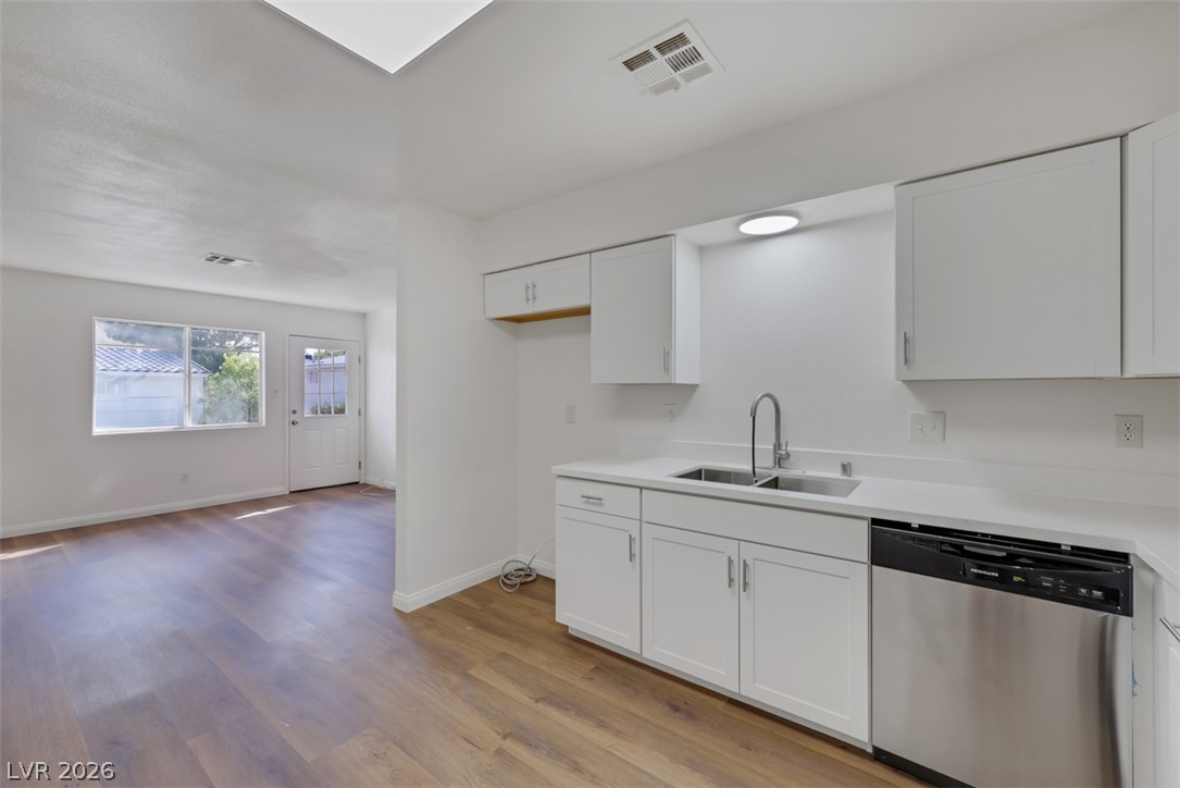 Photo 11 of 30, 2137 Petersham Court #C