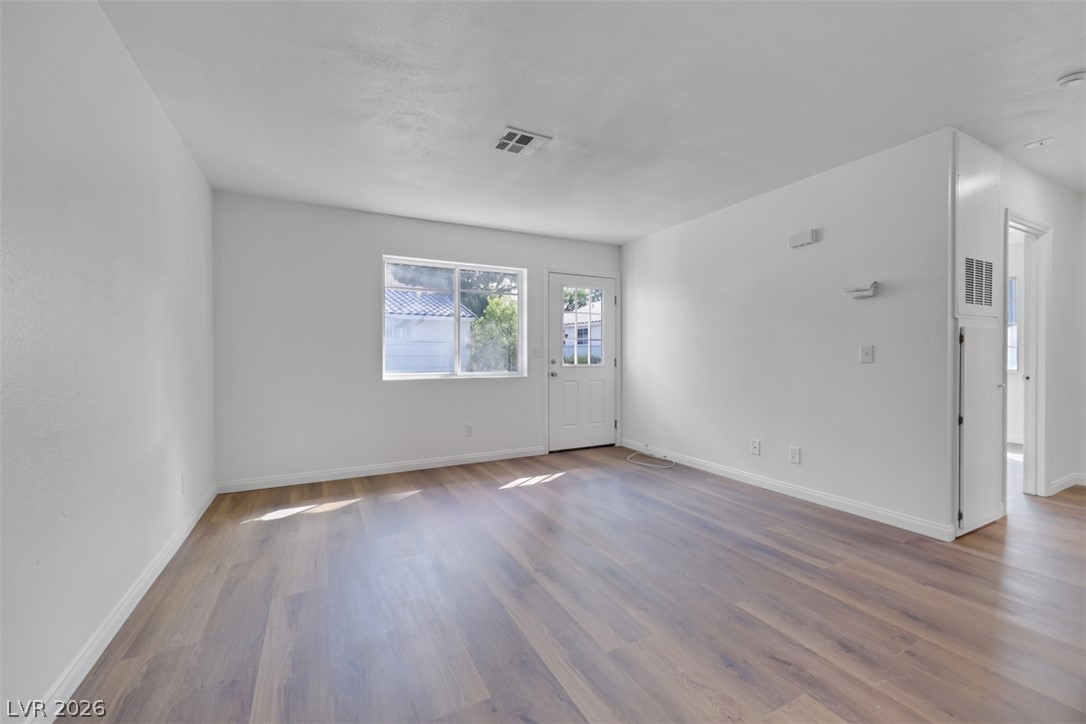 Photo 9 of 30, 2137 Petersham Court #C