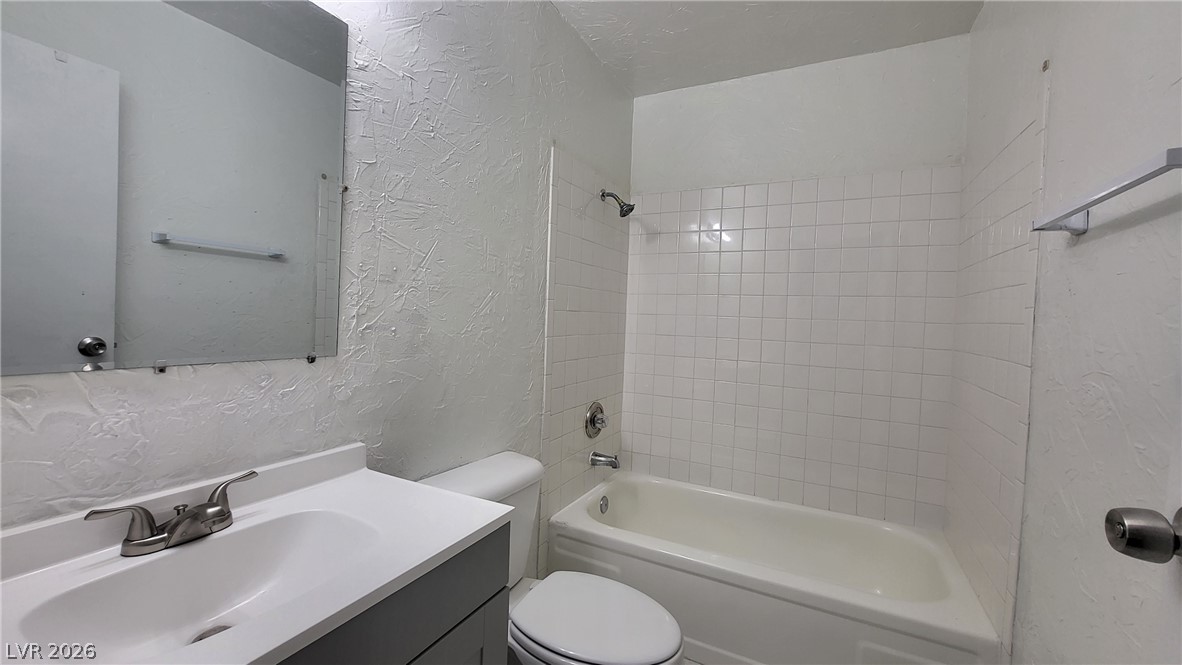 Photo 2 of 3117 E Carey Avenue