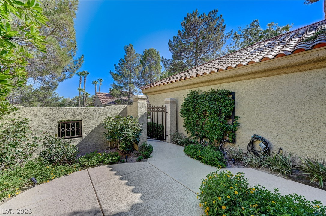 Photo 2 of 8121 Castle Pines Avenue