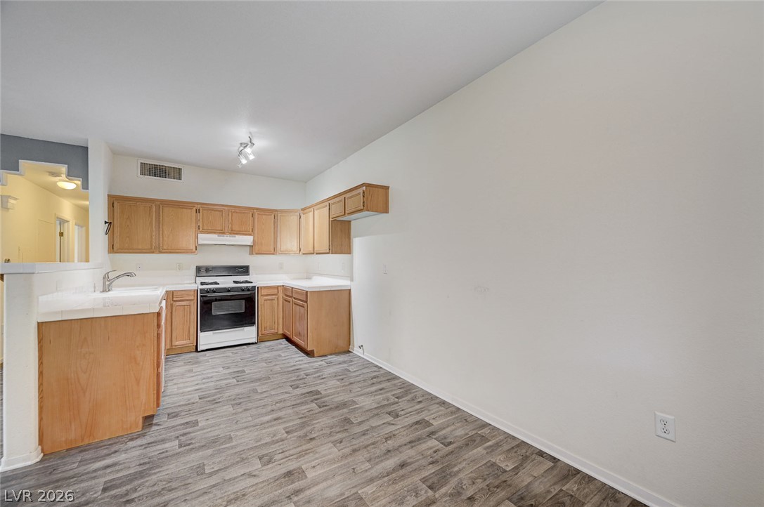 Photo 8 of 20, 2110 Los Feliz Street #1066