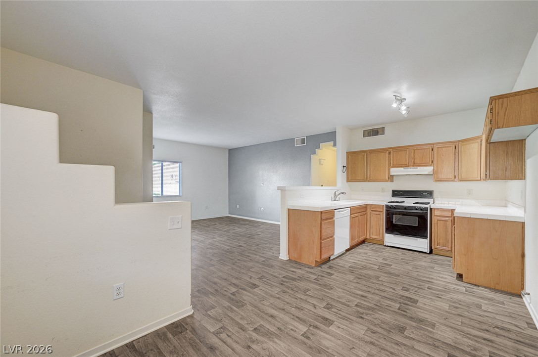 Photo 9 of 20, 2110 Los Feliz Street #1066