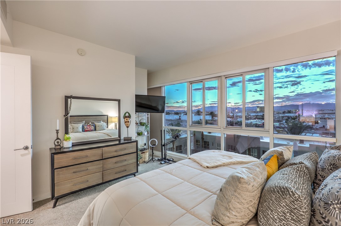 Photo 16 of 39, 4525 Dean Martin Drive #508