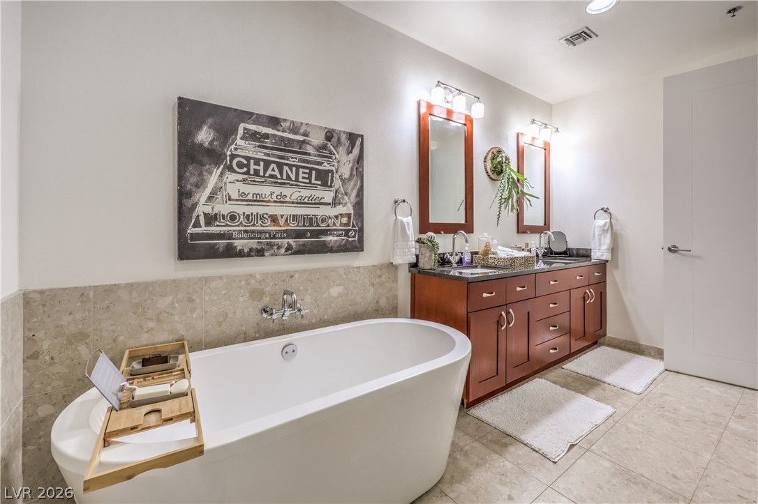 Photo 19 of 39, 4525 Dean Martin Drive #508