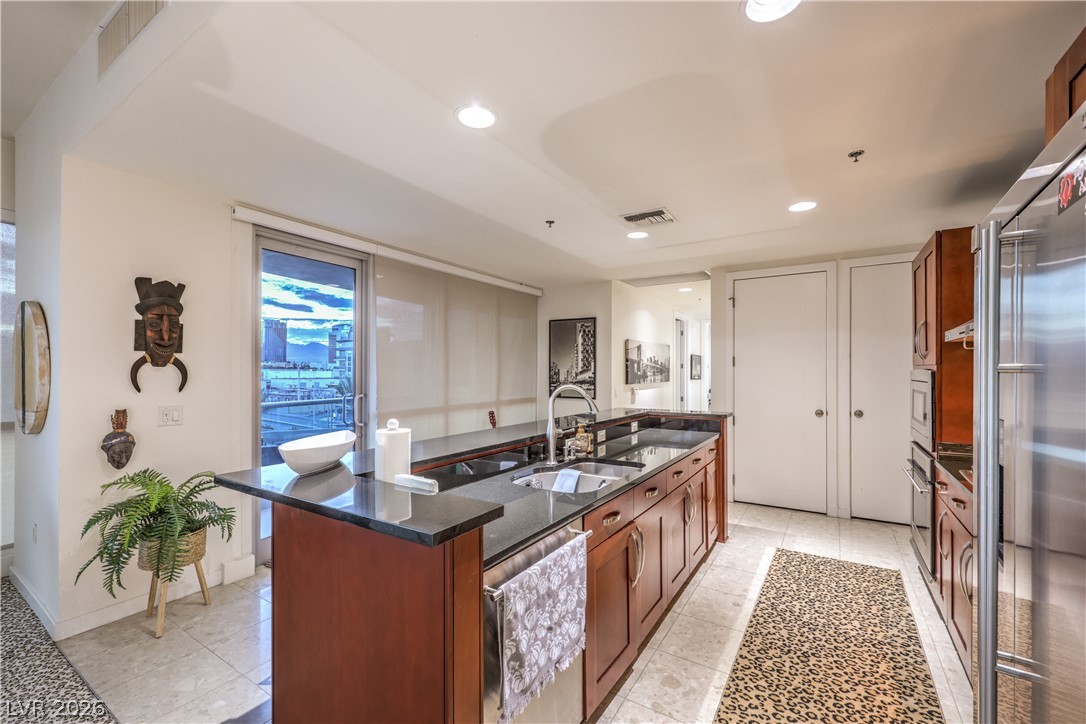 Photo 9 of 39, 4525 Dean Martin Drive #508