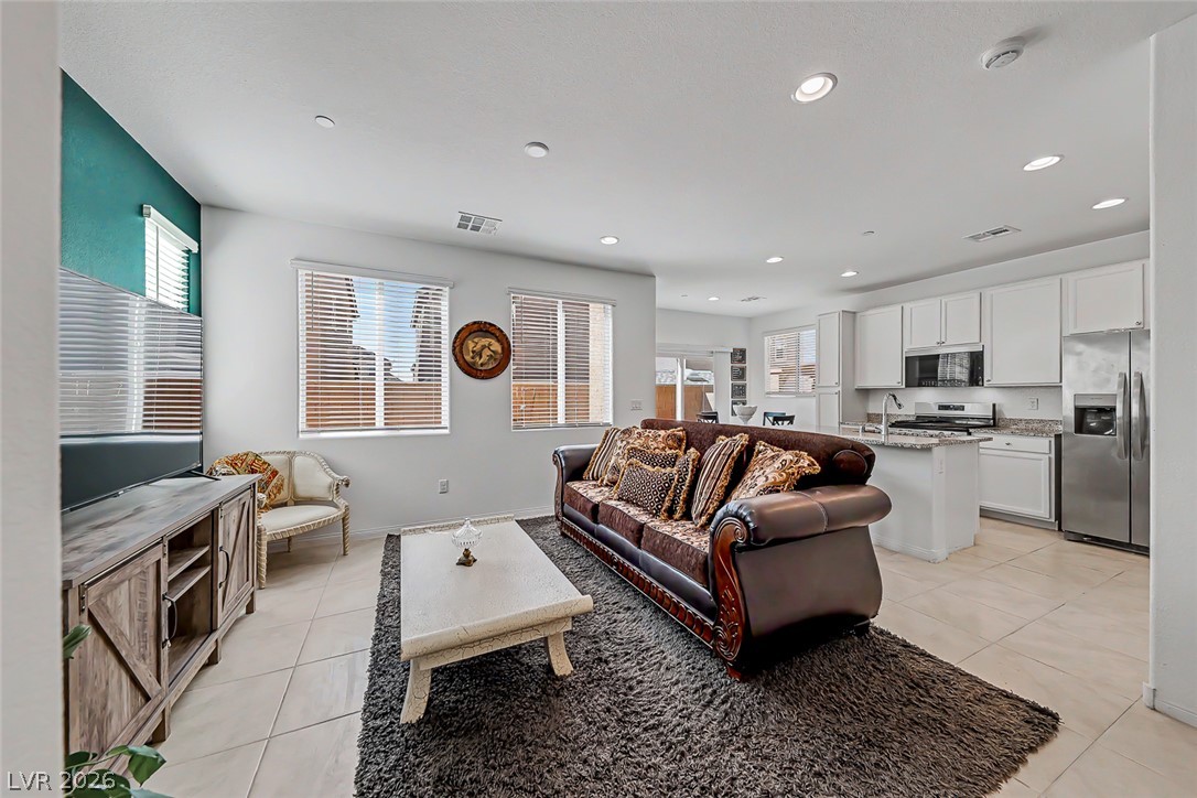 Photo 7 of 37, 400 Desert Cadence Street
