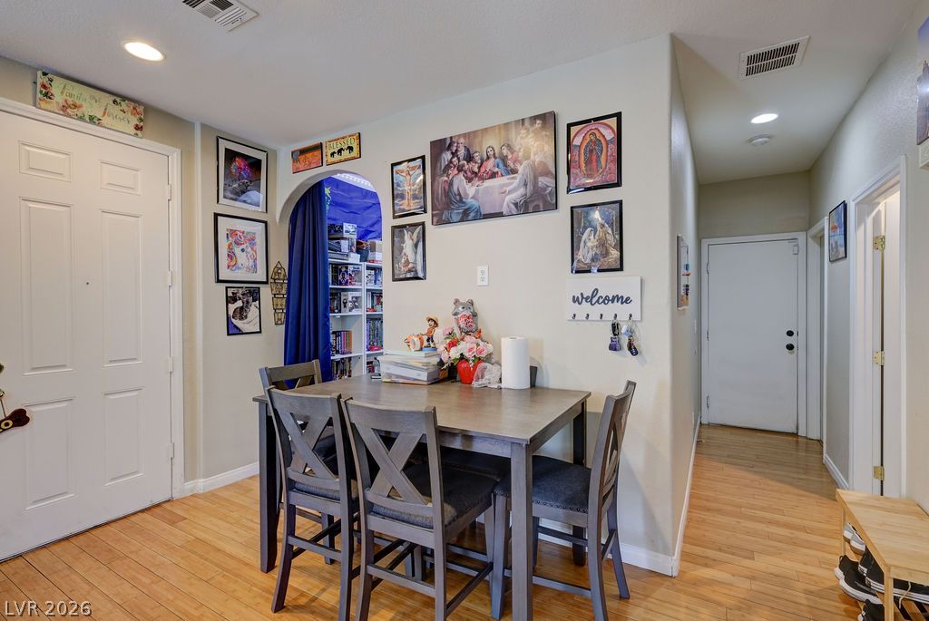 Photo 5 of 117 Stockton Edge Avenue