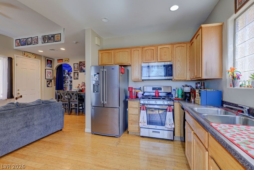 Photo 6 of 26, 117 Stockton Edge Avenue