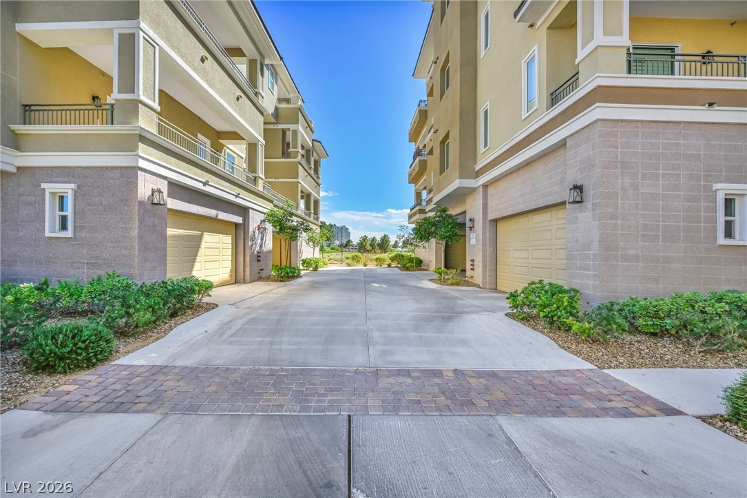 Photo 12 of 89, 9125 Las Manaitas Avenue #302