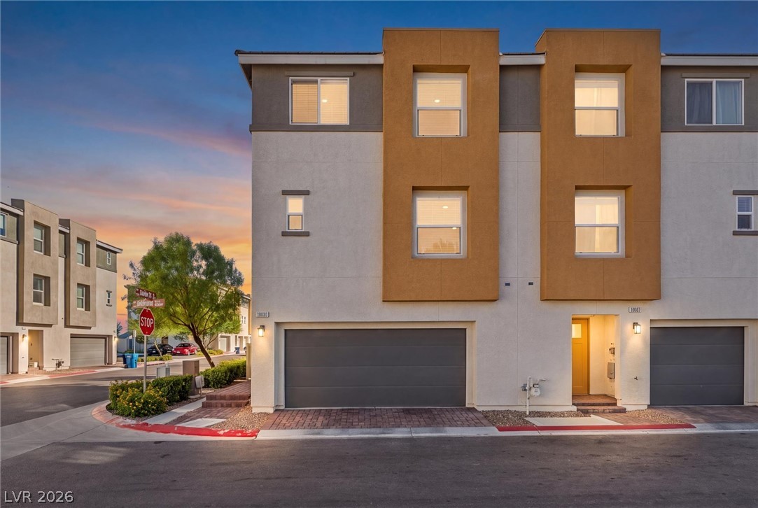 Photo 4 of 10059 Dazzling Sunrays Avenue